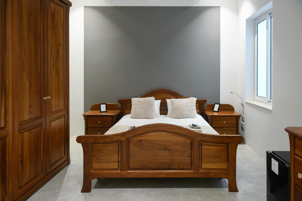 Privilege Suite Pieta Екстер'єр фото